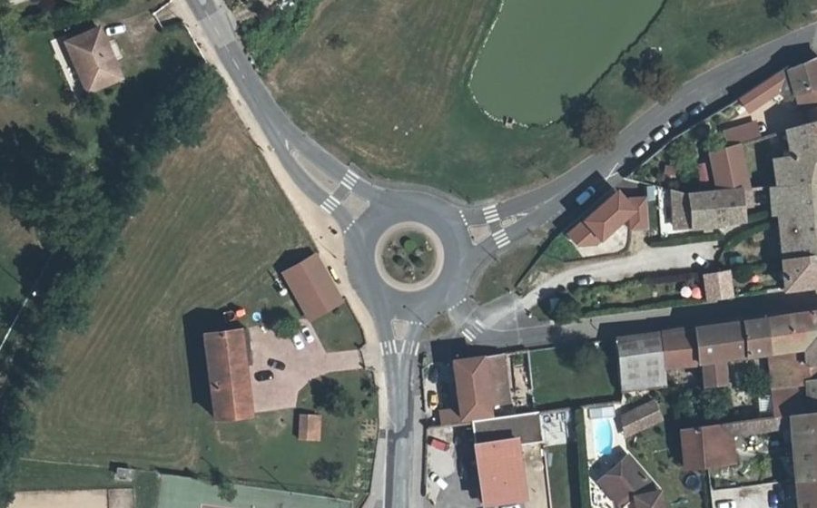 Vue aérienne du Rond-point anonyme n°432088095