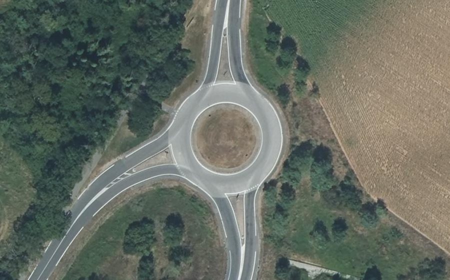 Vue aérienne du Rond-point anonyme n°43212519