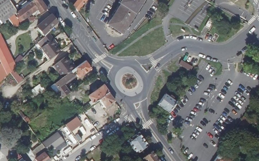 Vue aérienne du Rond-point anonyme n°432267038