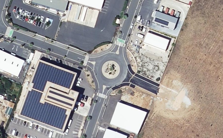 Vue aérienne du Rond-point anonyme n°432367147