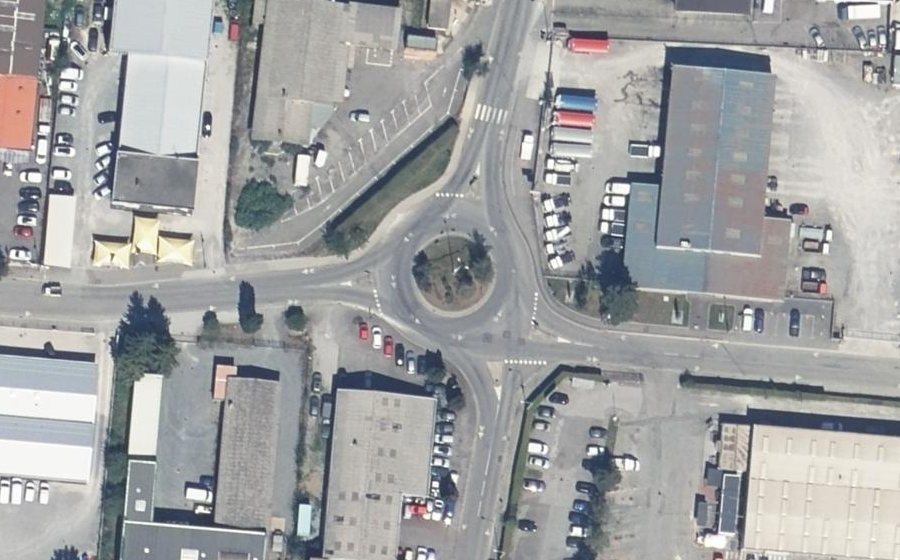 Vue aérienne du Rond-point anonyme n°43239598