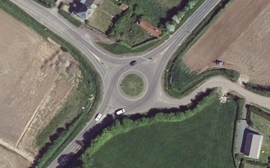 Vue aérienne du Rond-point anonyme n°432581885