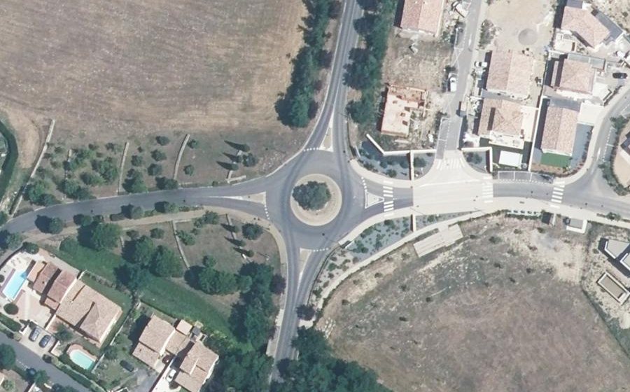 Vue aérienne du Rond-point anonyme n°43267985