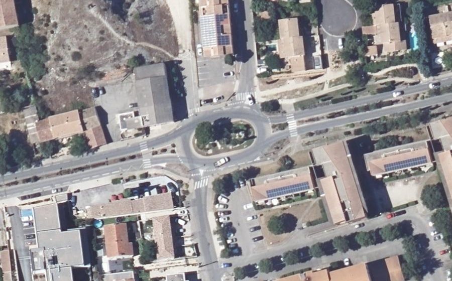 Vue aérienne du Rond-point anonyme n°432754563