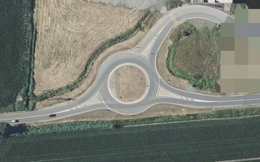 Vue aérienne du Rond-point anonyme n°432758161