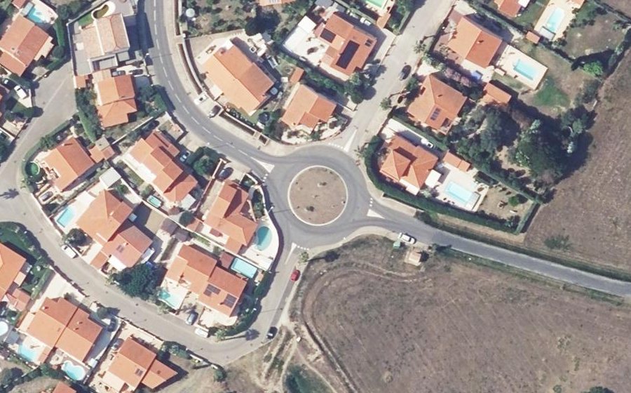 Vue aérienne du Rond-point anonyme n°43275833