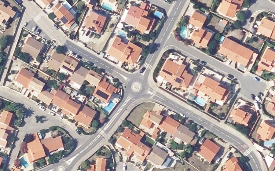 Vue aérienne du Rond-point anonyme n°43275835
