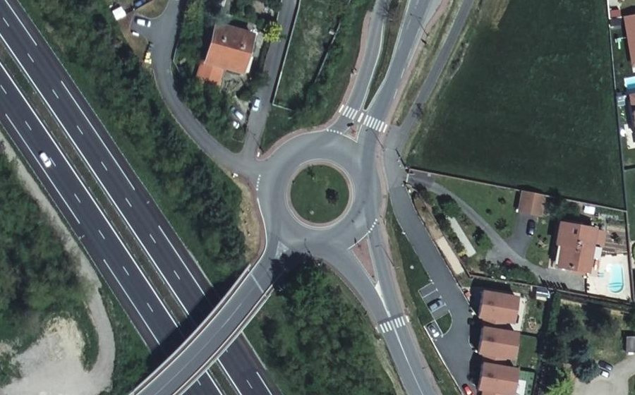 Vue aérienne du Rond-point anonyme n°432843127
