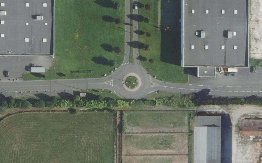 Vue aérienne du Rond-point anonyme n°43291970
