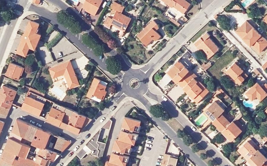 Vue aérienne du Rond-point anonyme n°43293961