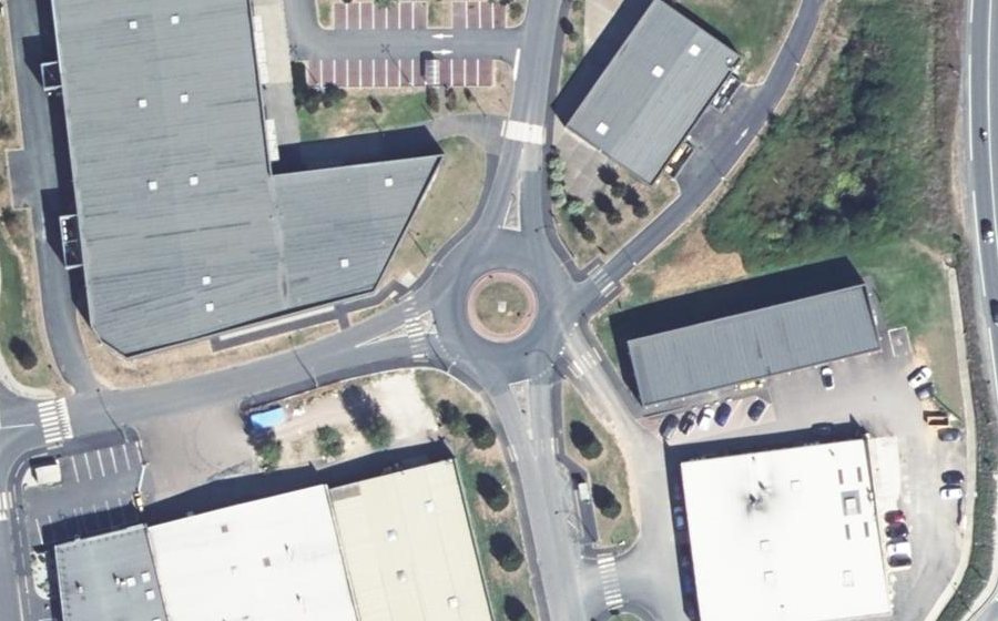 Vue aérienne du Rond-point anonyme n°432947379