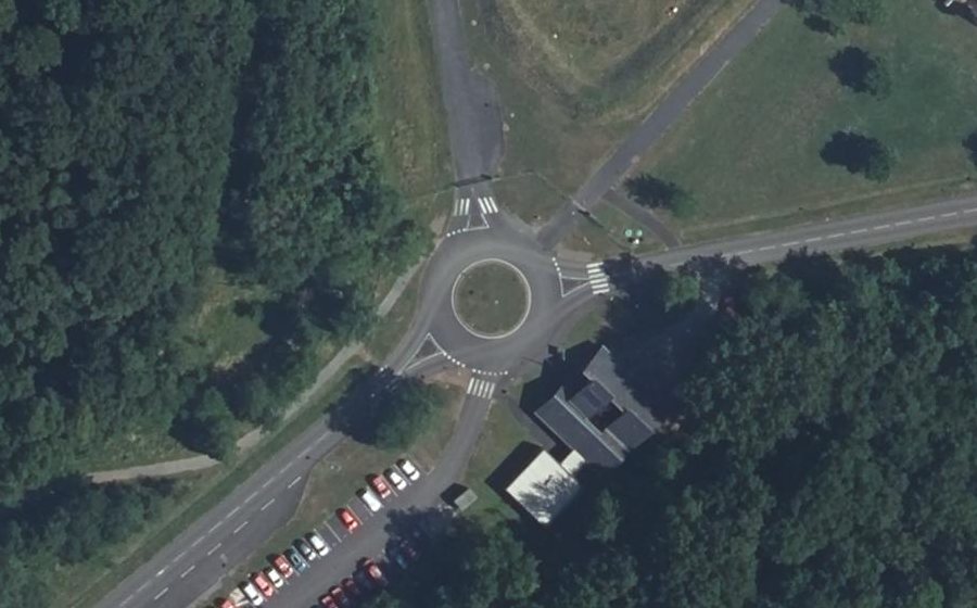 Vue aérienne du Rond-point anonyme n°432966323