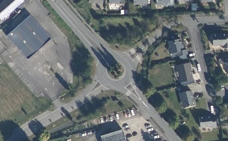 Vue aérienne du Rond-point anonyme n°433010506