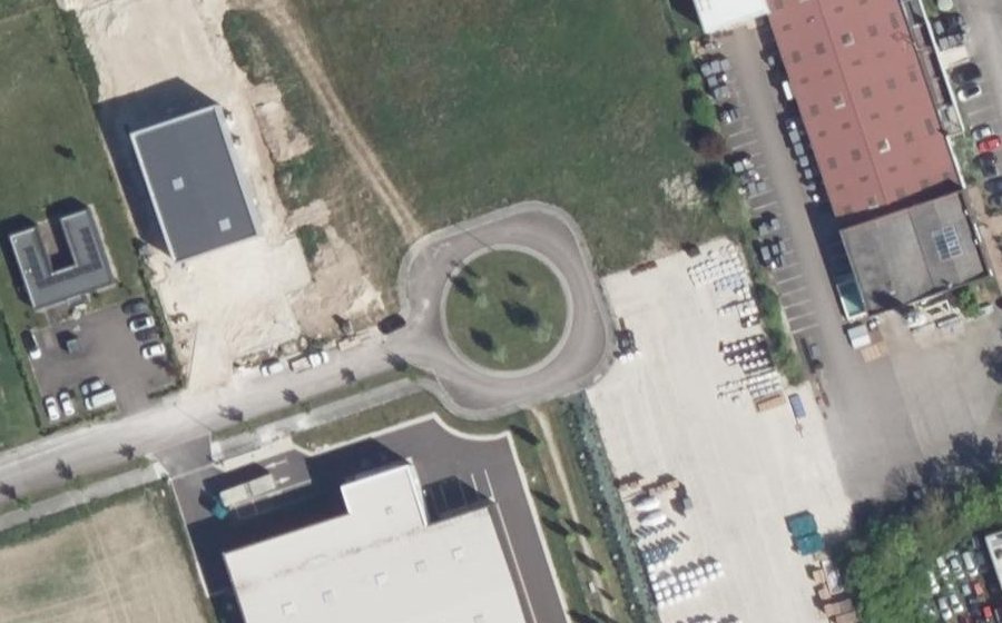 Vue aérienne du Rond-point anonyme n°433057846