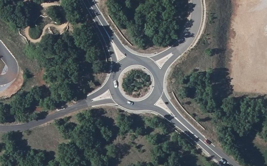 Vue aérienne du Rond-point anonyme n°433062179
