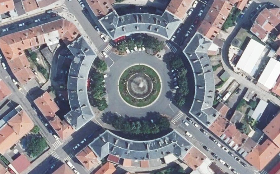 Vue aérienne de la Place des Trois Évéchés