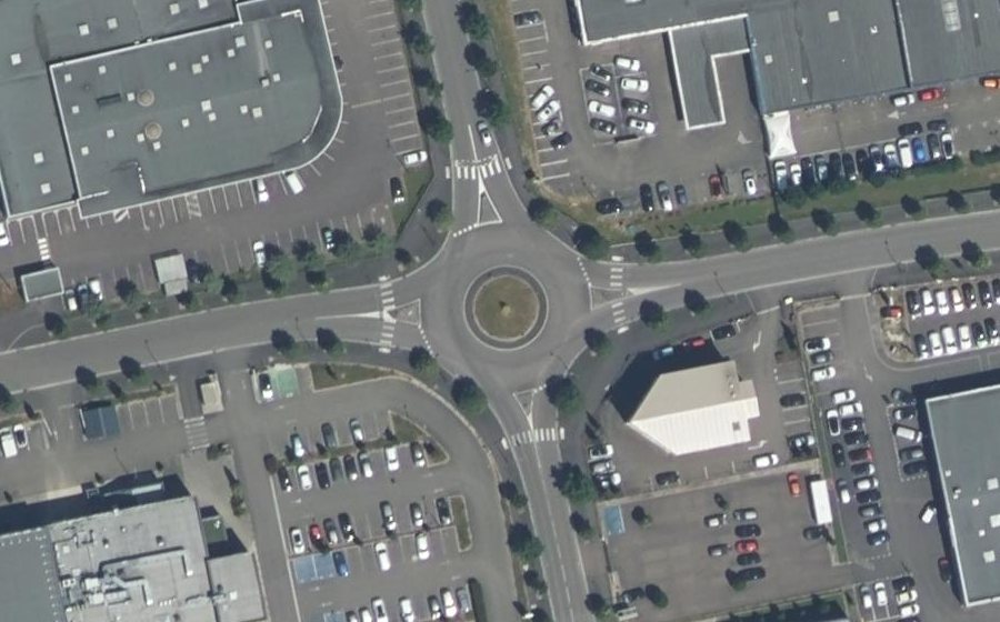 Vue aérienne du Rond-point anonyme n°433174425