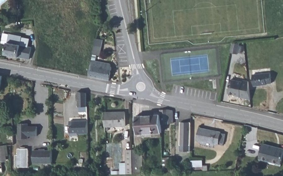 Vue aérienne du Rond-point anonyme n°433241885