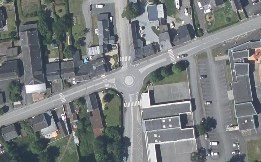Vue aérienne du Rond-point anonyme n°433241886