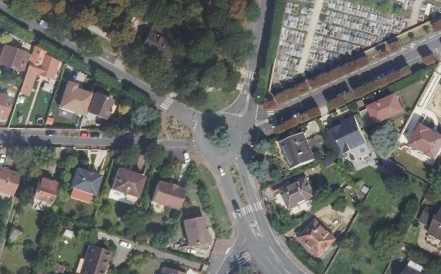 Vue aérienne du Rond-point anonyme n°43366632