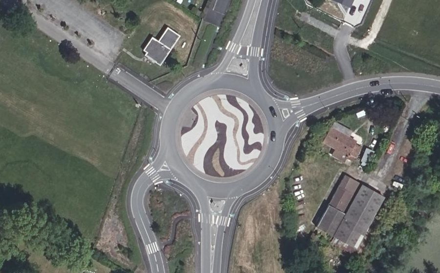 Vue aérienne du Rond-point anonyme n°433800648