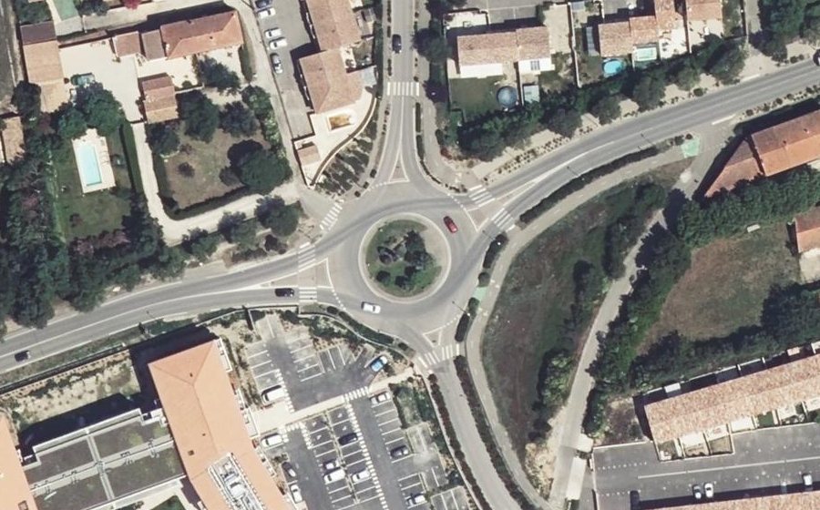 Vue aérienne du Rond-point anonyme n°433800709