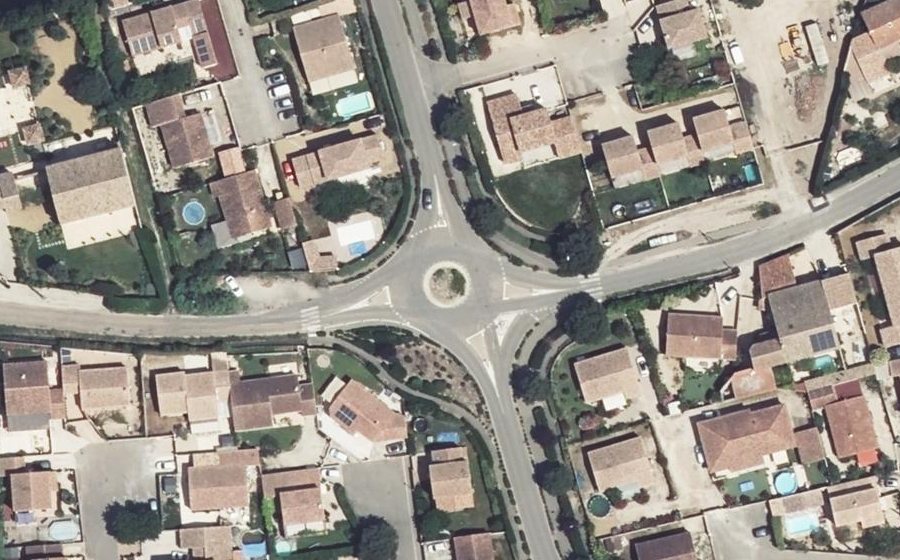 Vue aérienne du Rond-point anonyme n°433800710