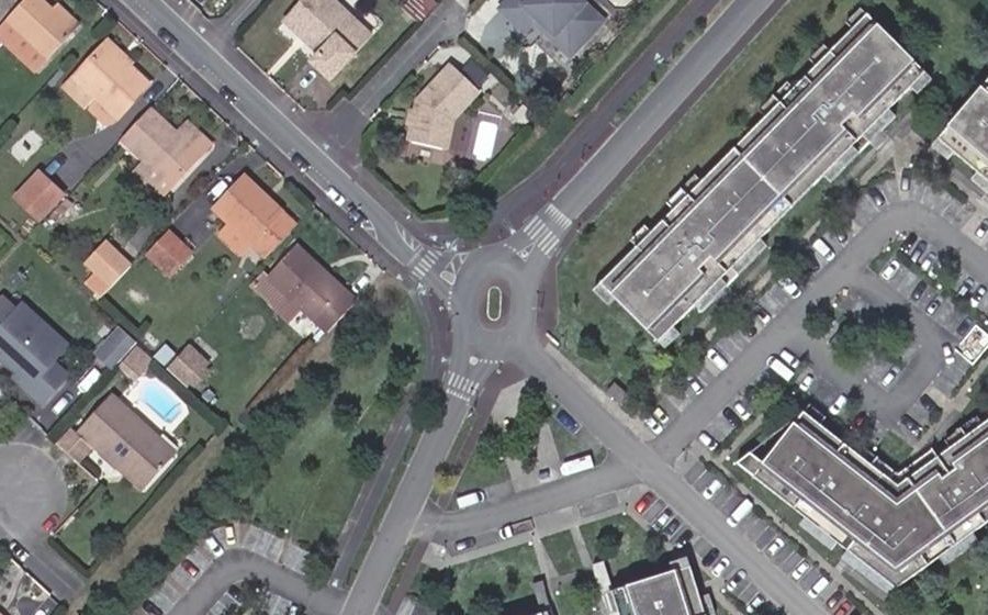Vue aérienne du Rond-point anonyme n°433810852