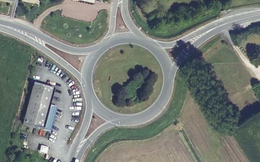 Vue aérienne du Rond-point anonyme n°43403371