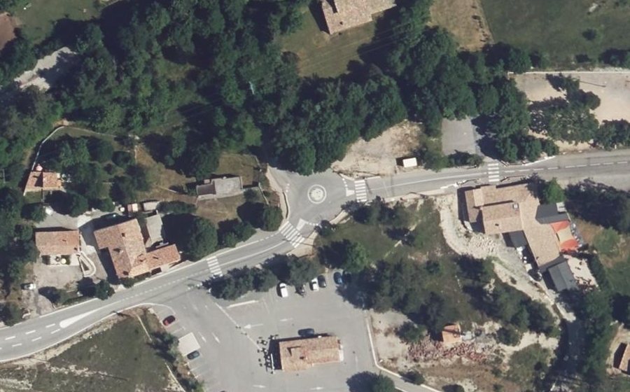 Vue aérienne du Rond-point anonyme n°434236427