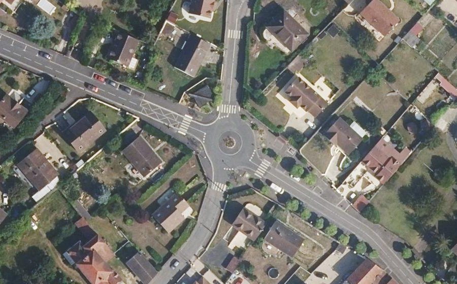 Vue aérienne du Rond-point anonyme n°434509418
