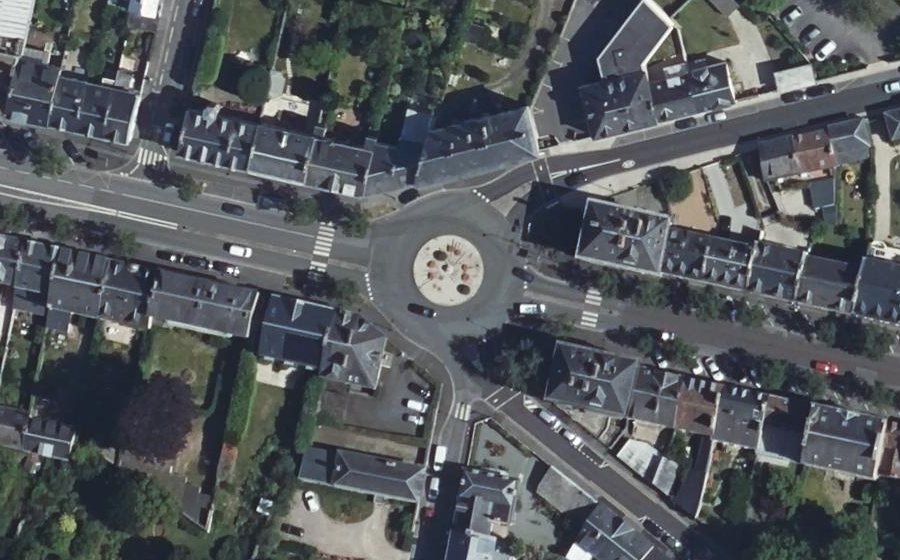 Vue aérienne du Rond-point anonyme n°434729419