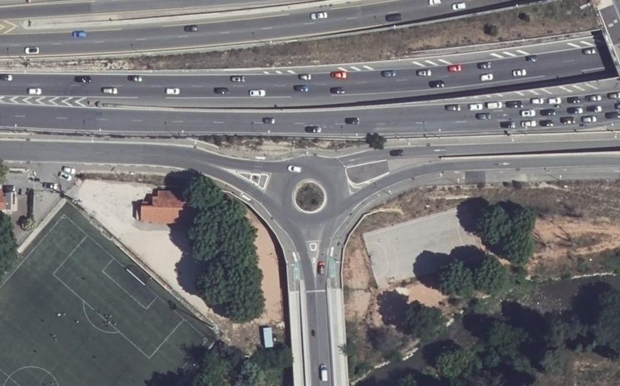 Vue aérienne du Rond-point anonyme n°434798488
