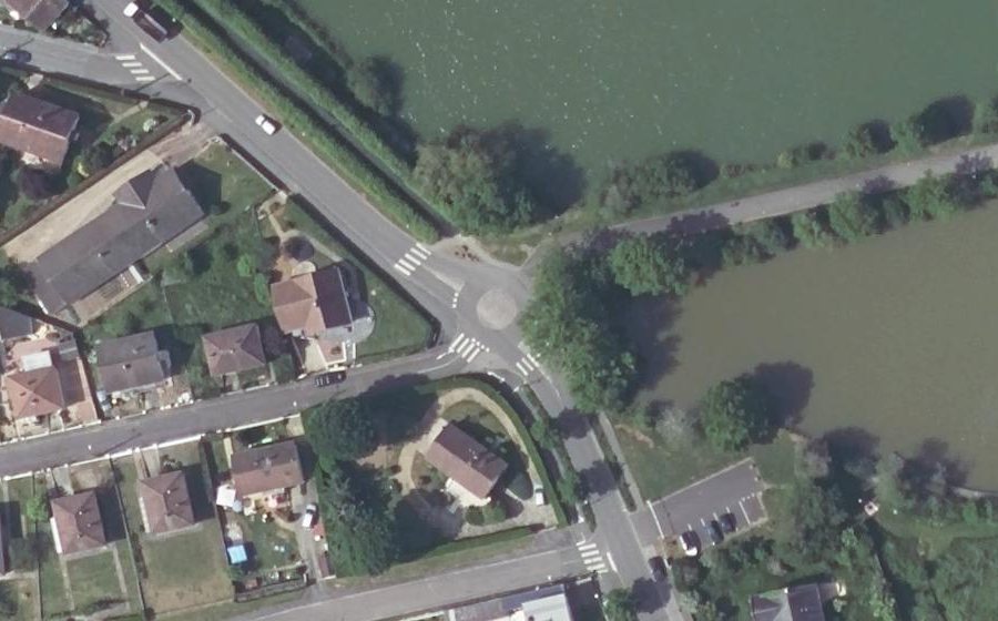 Vue aérienne du Rond-point anonyme n°435015887