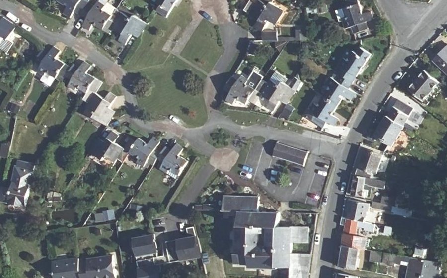 Vue aérienne du Rond-point anonyme n°435034460