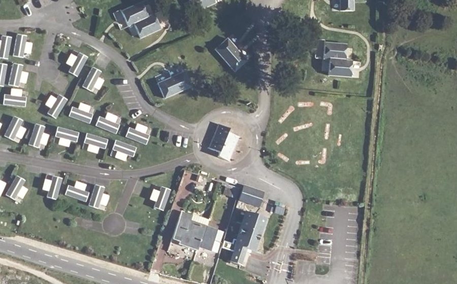 Vue aérienne du Rond-point anonyme n°435122904