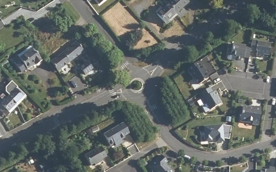 Vue aérienne du Rond-point anonyme n°435225014