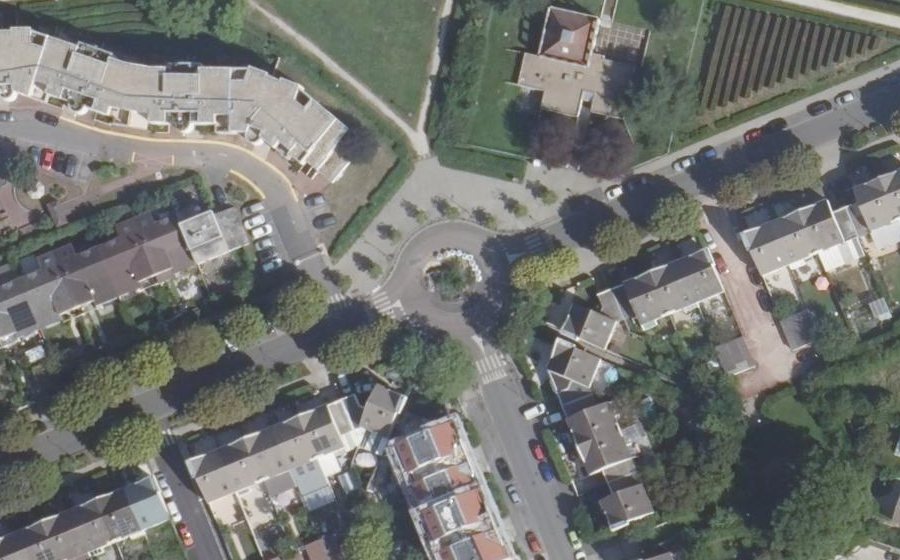 Vue aérienne du Rond-point anonyme n°435225991