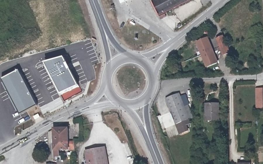Vue aérienne du Rond-point anonyme n°435276268
