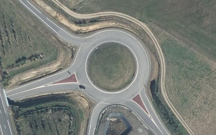 Vue aérienne du Rond-point anonyme n°435278764