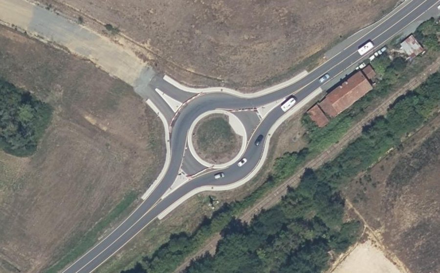 Vue aérienne du Rond-point anonyme n°435300641