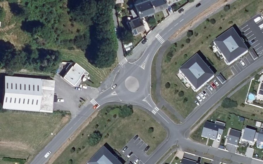 Vue aérienne du Rond-point anonyme n°435301809