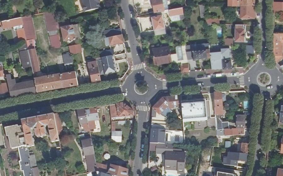 Vue aérienne du Rond-point anonyme n°435332300