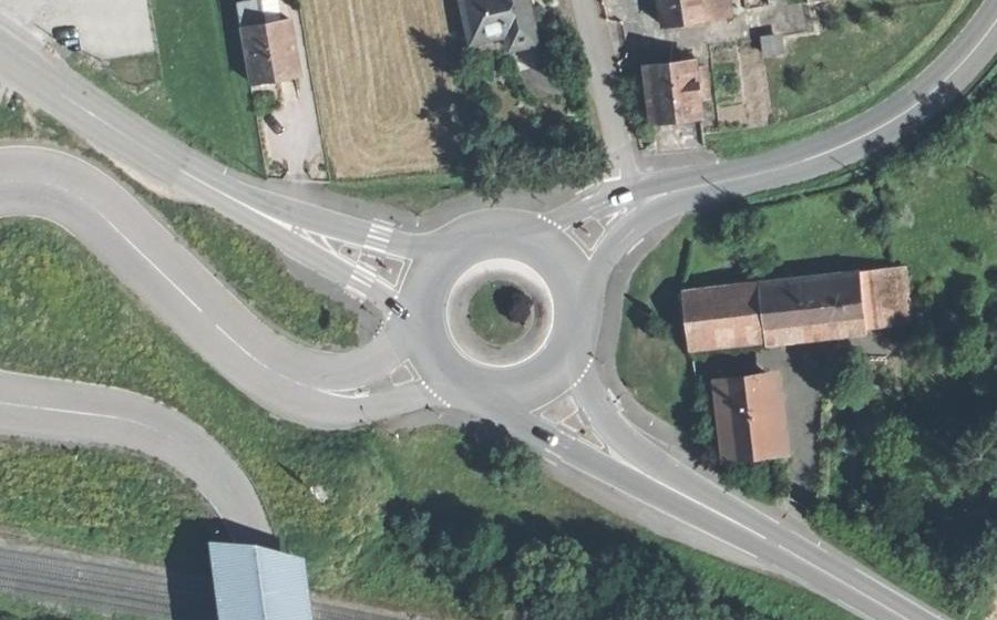 Vue aérienne du Rond-point anonyme n°43540176