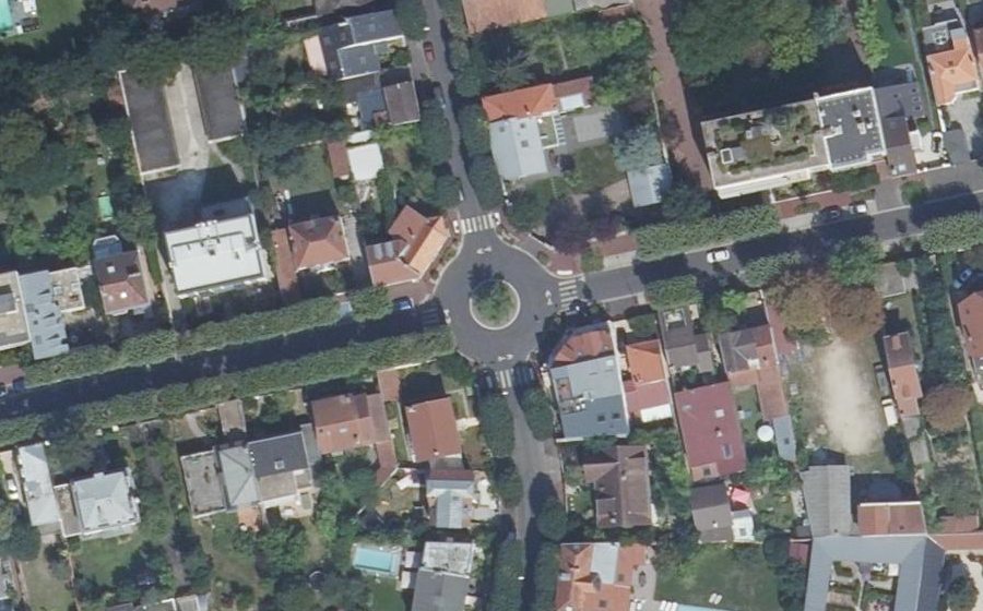 Vue aérienne du Rond-point anonyme n°435426242