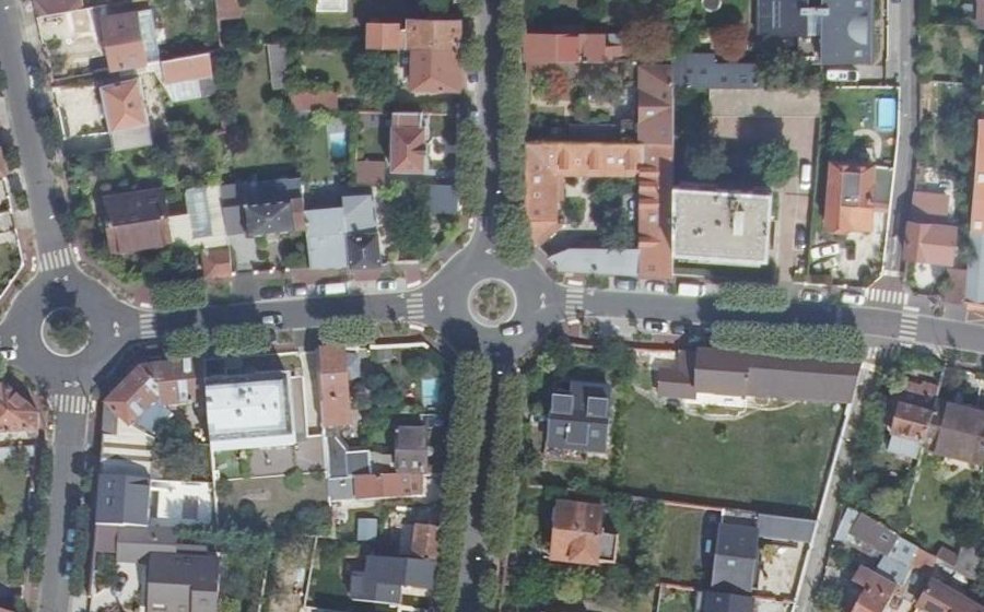 Vue aérienne du Rond-point anonyme n°435426243