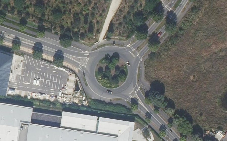 Vue aérienne du Rond-point anonyme n°435452669