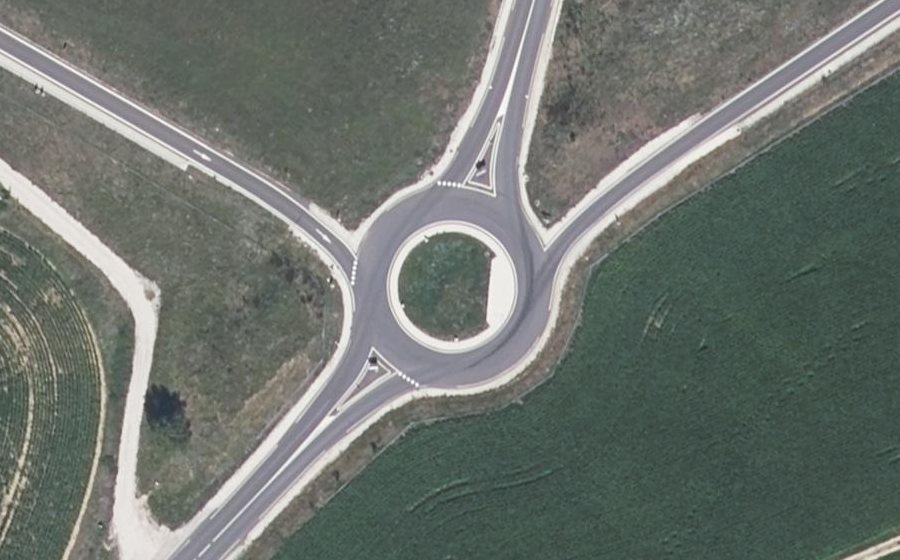Vue aérienne du Rond-point anonyme n°435460884