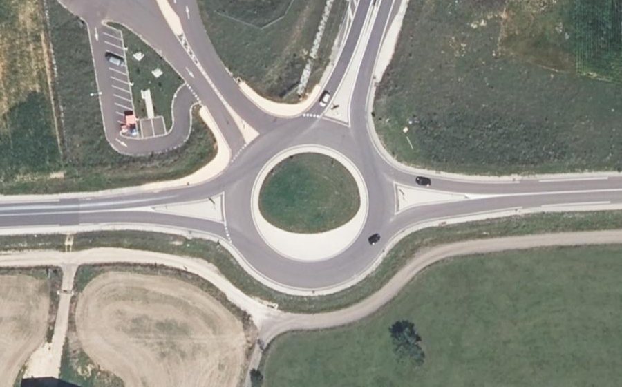 Vue aérienne du Rond-point anonyme n°435460887