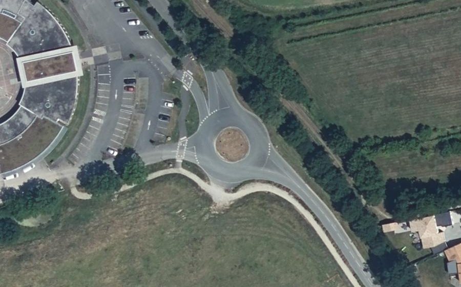 Vue aérienne du Rond-point anonyme n°435467518